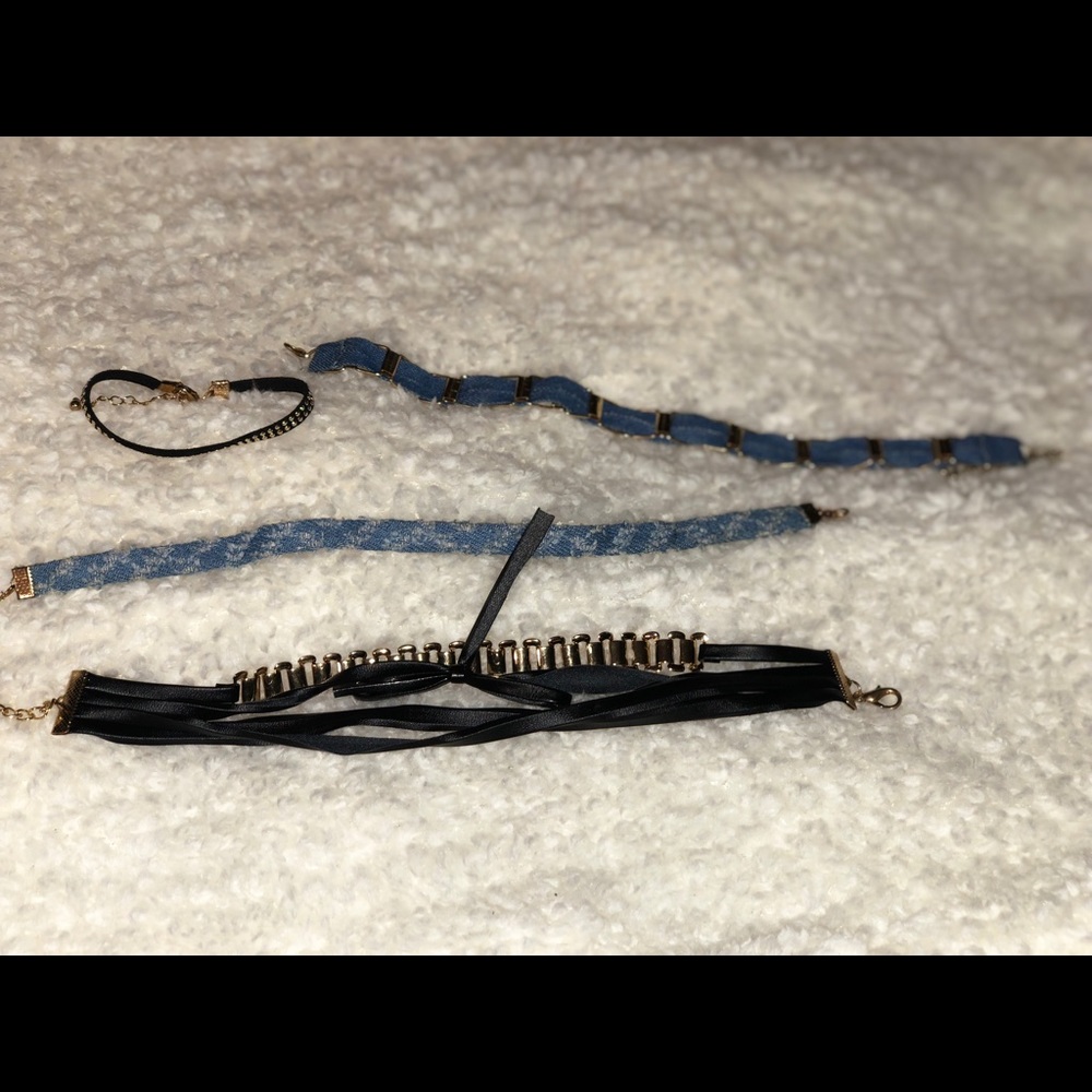 chokers necklaces .